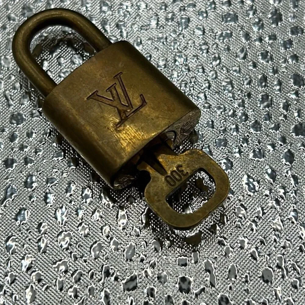 Louis Vuitton Paris Women's Padlock Lock & Key Gold Brass #300 Authentic
